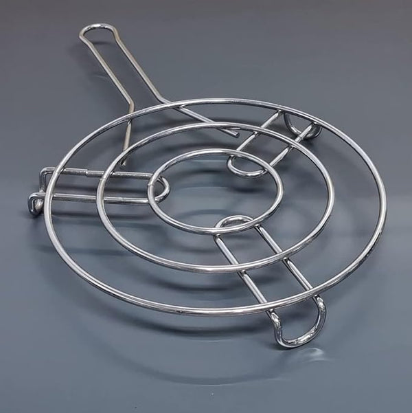 Round stainless steel hot pot mat from 7AGAT, heat-resistant table protector with non-slip surface for hot utensil placement.