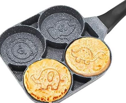7AGAT cartoon non-stick frying pan with animal shapes, suitable for pancakes and eggs, compatible with gas and induction cooktops.