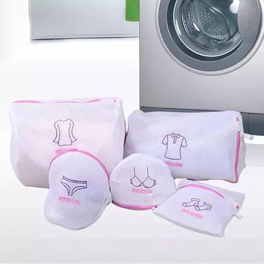 Set of five white mesh laundry bags with pink zippers in various sizes for washing machine, by 7AGAT.