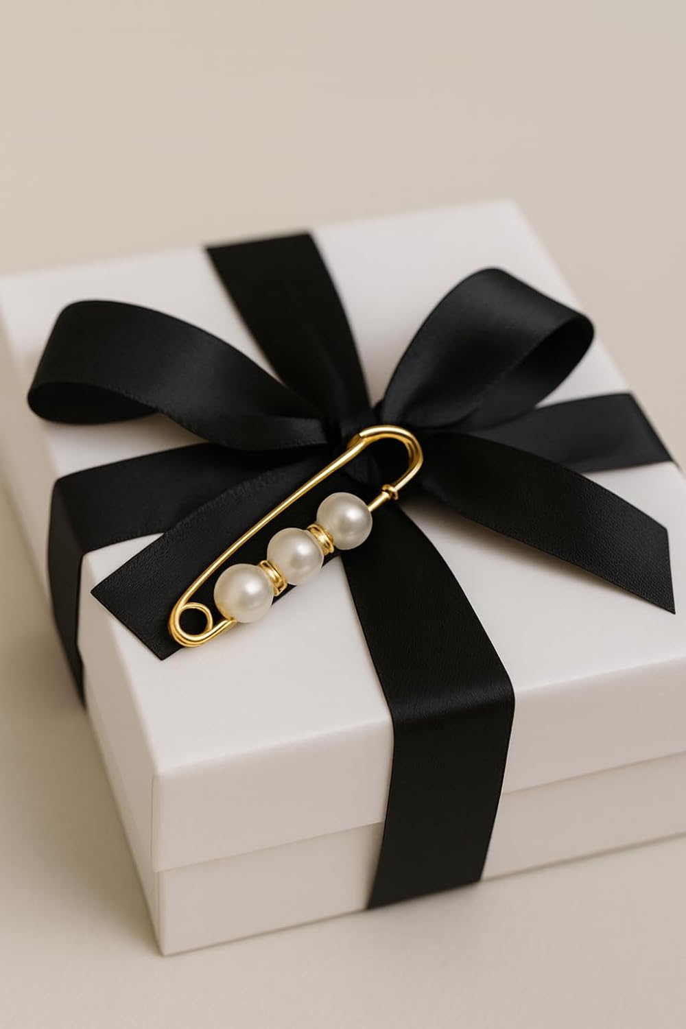7AGAT decorative hijab safety pin with beaded design and crystal accents, stylish multi-purpose hijab pin for accessories.