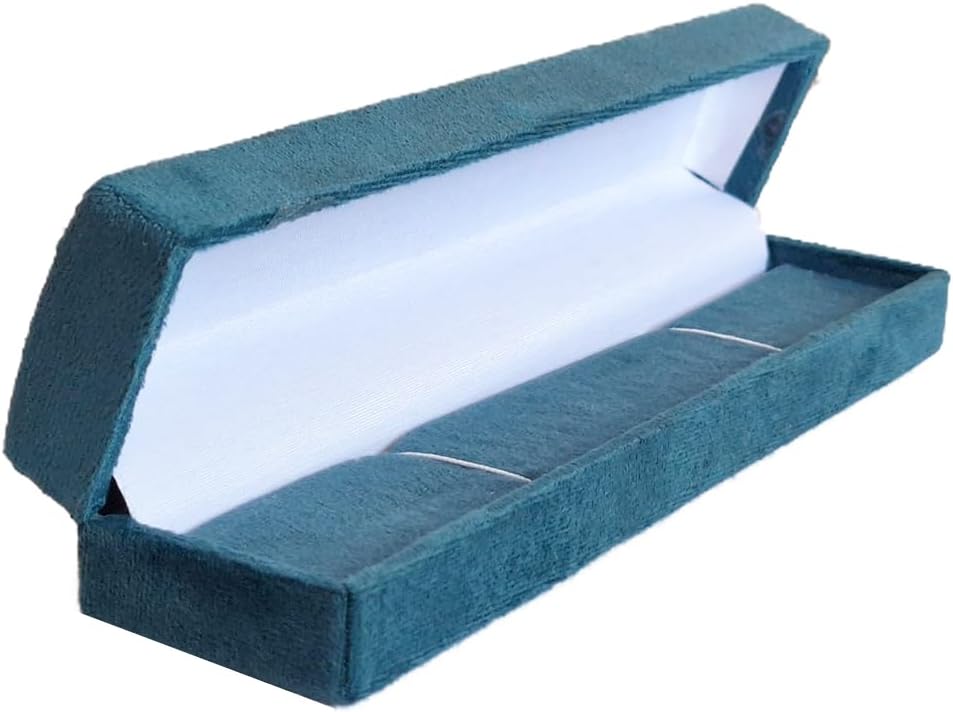 7AGAT velvet jewelry box for long chain gifts, bracelets, and accessories, featuring a soft display and storage compartment.