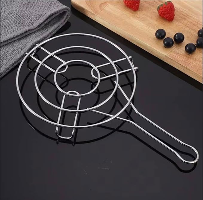 Round stainless steel hot pot mat by 7AGAT, heat-resistant table protector with non-slip surface for hot cookware.