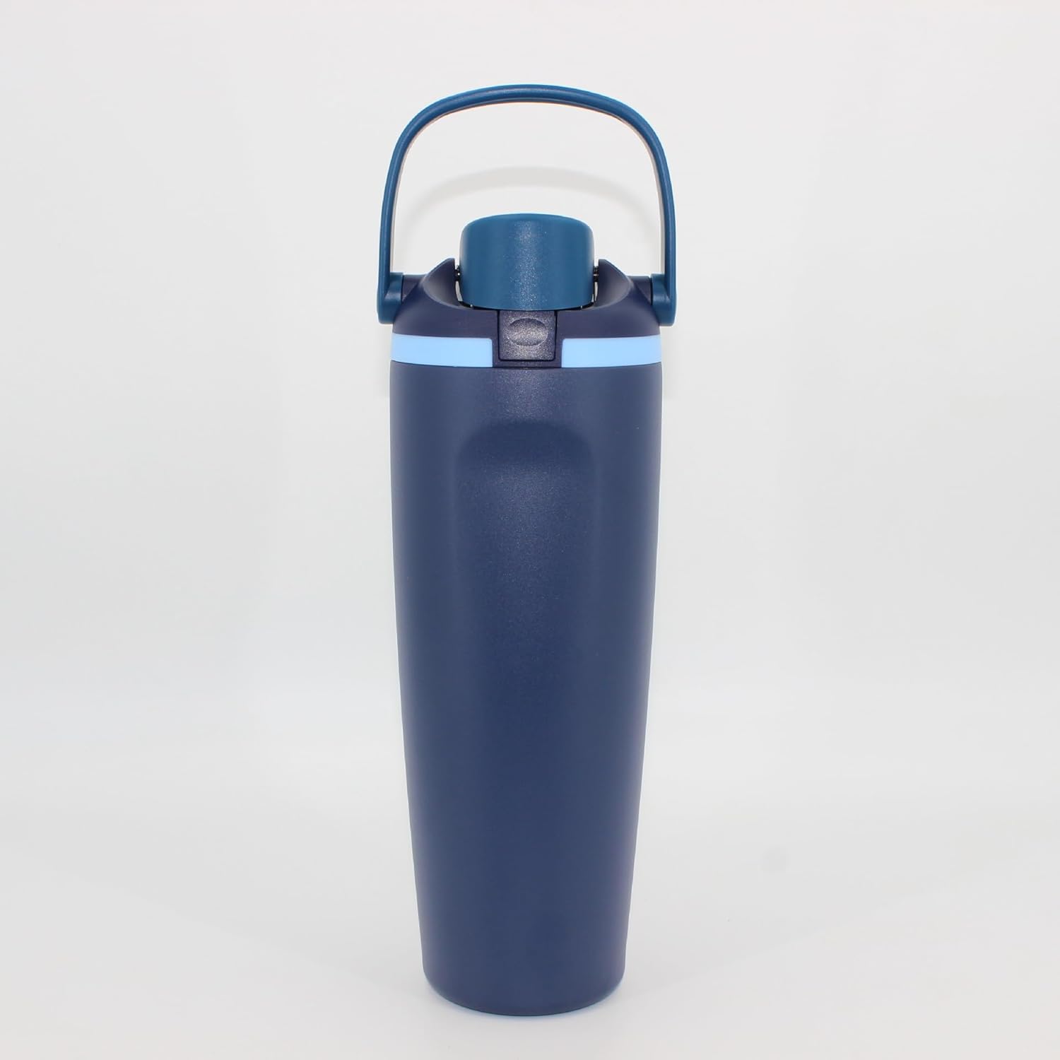 7AGAT stainless steel water bottle with carry loop, 900ml, leak-proof, reusable for sports, travel, and daily hydration.