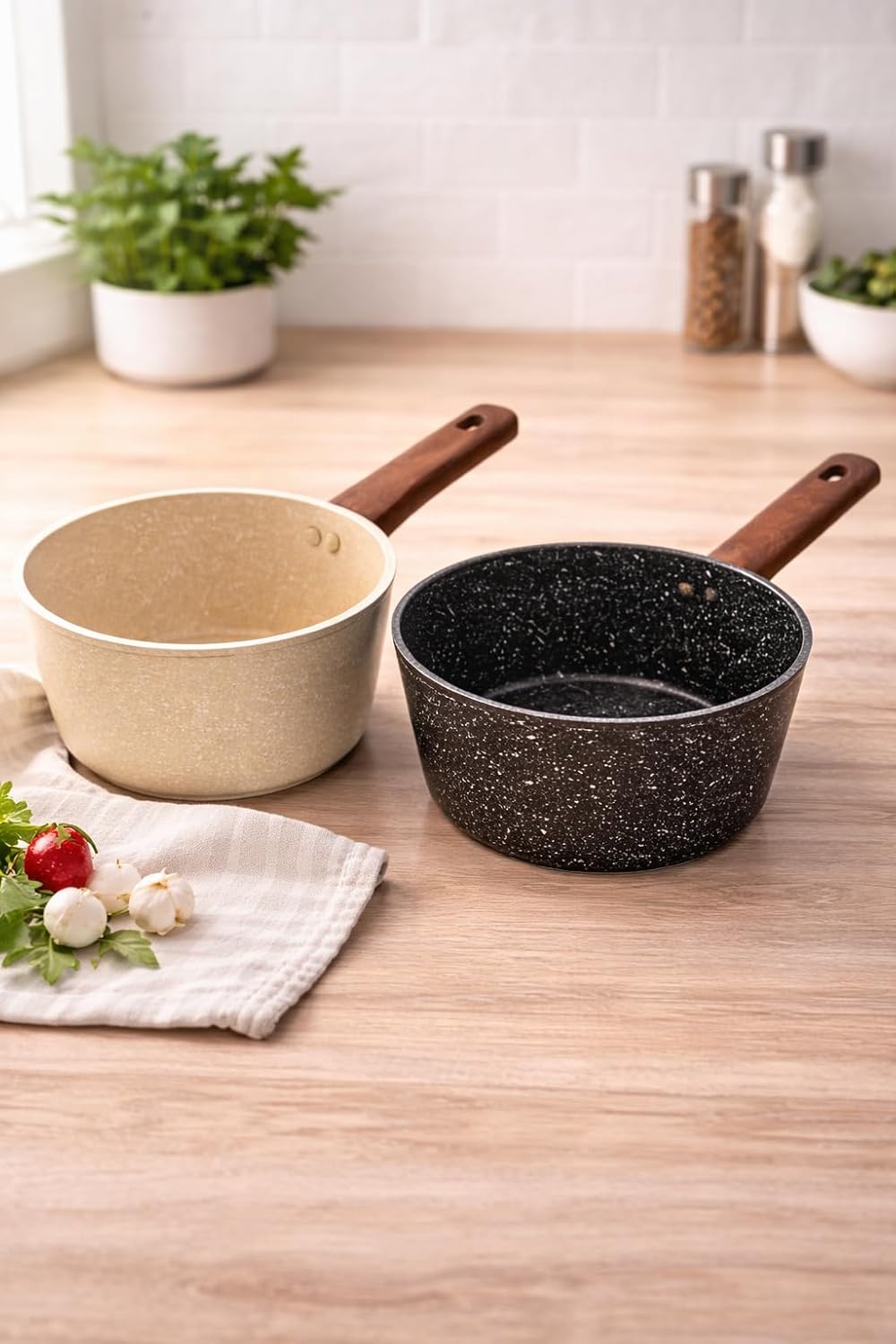 7AGAT non-stick saucepan with wooden handle, granite speckled coating, ideal for sauces, soups, and pasta cooking.