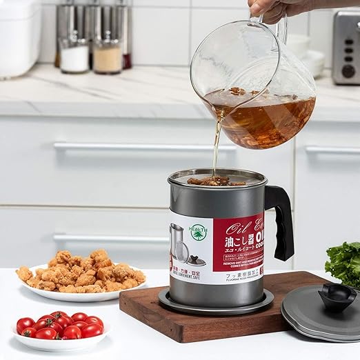 Stainless steel kitchen oil strainer pot with 1.4L capacity, fine mesh filter, perfect for frying oil and cooking grease.
