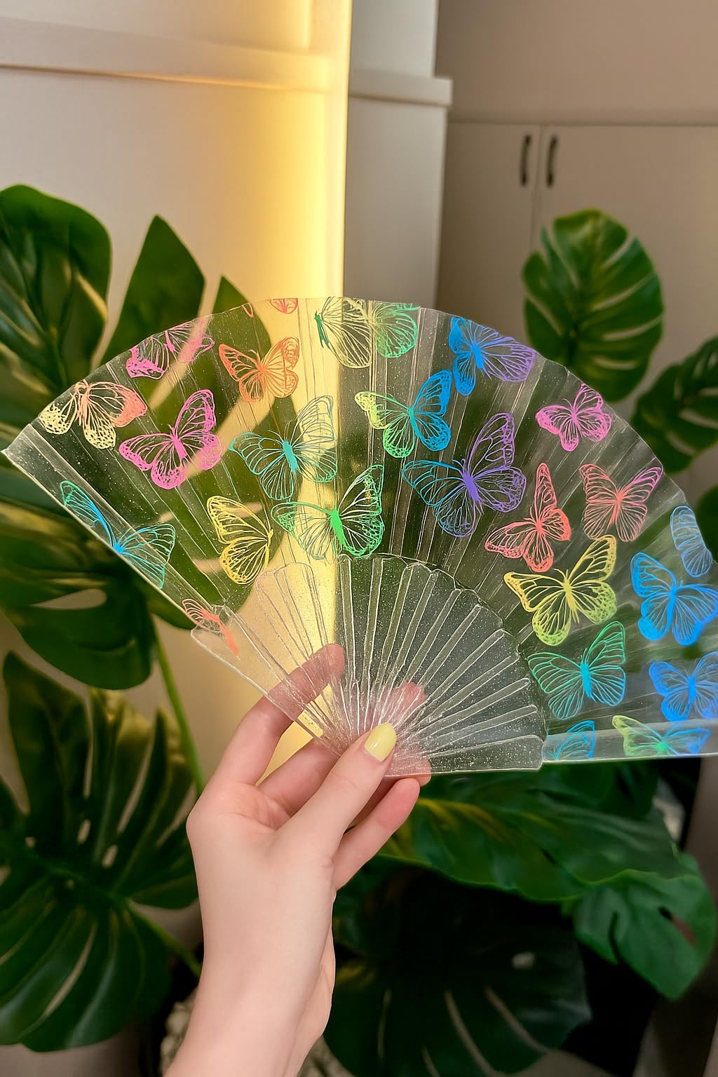 7AGAT classic Chinese style folding hand fan with intricate design, used for line dance and popping performance.