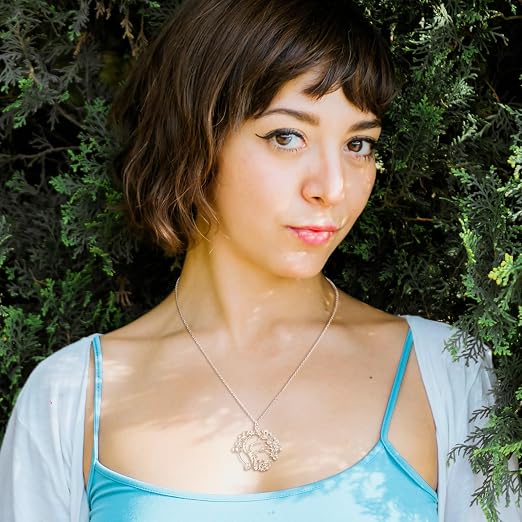 7AGAT Shopping silver copper wire necklace worn by model
