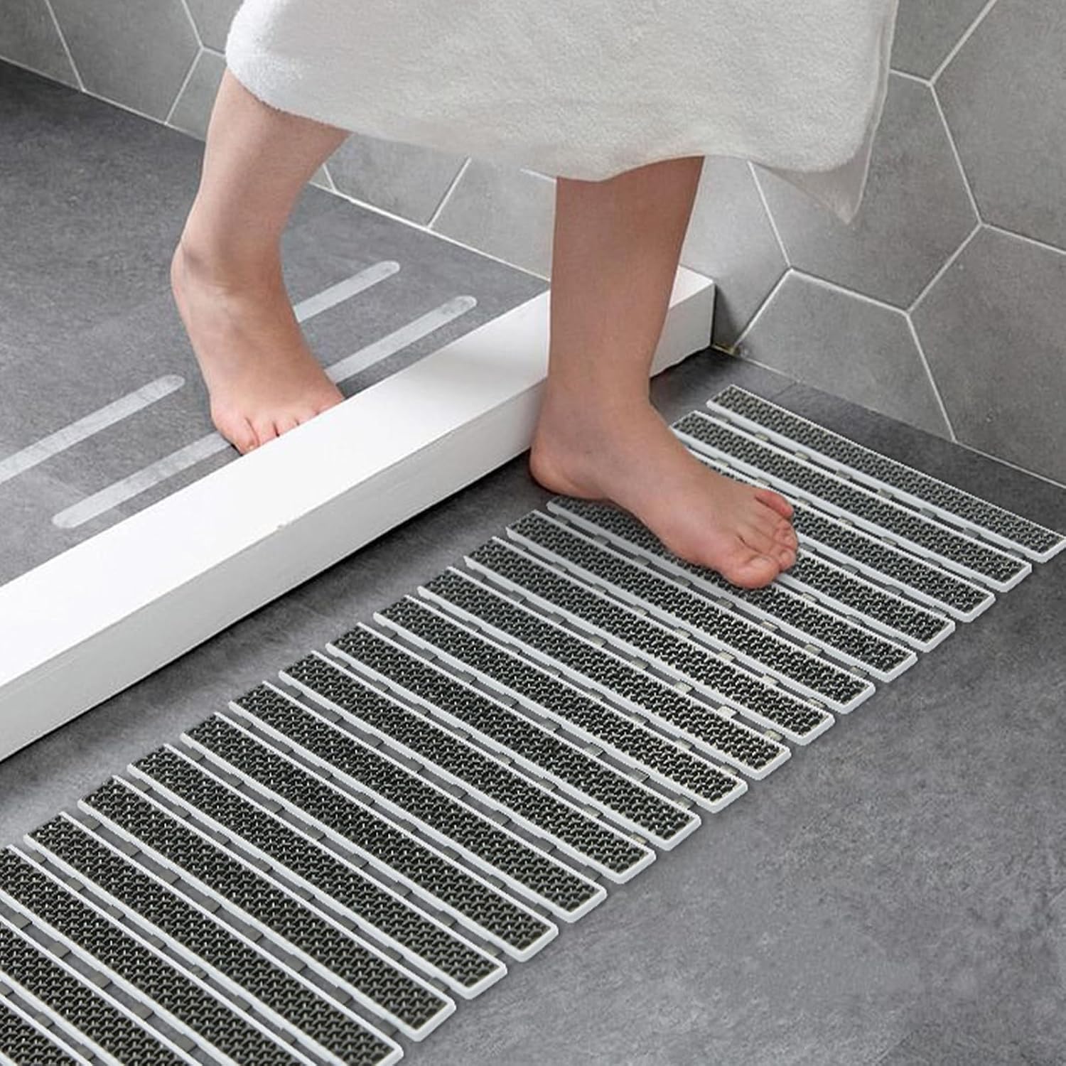 Premium PVC Plastic Anti-Slip Bath Mat, 70x38 cm, Non-Toxic, Quick-Drying, Suction Cups, Shower and Tub Safety (Black)