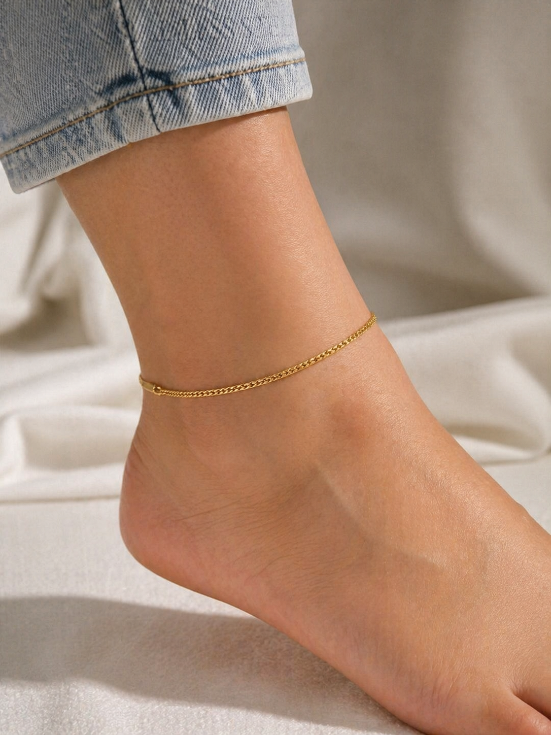 Gold stainless steel anklet for women with adjustable lobster clasp, modern elegant jewelry, lightweight and tarnish-resistant from 7AGAT.